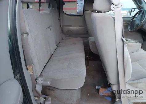 2000 Toyota Tundra Sr5 V8 z USA, uszkodzony, nr VIN 5TBBT4415YS062134